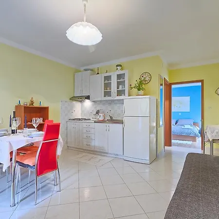 Valoda 아파트 Nedeščina