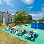 Valoda Apartment *
