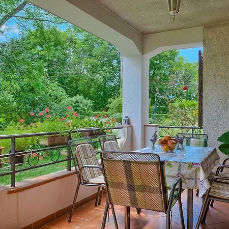 Valoda Apartment